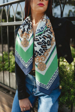 LENÇO FEMININO TECIDO TOQUE DE SEDA ESTAMPA LEOPARDO LUXO VERDE - loja online