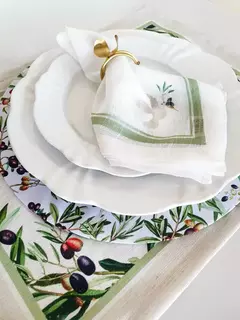 KIT JOGO AMERICANO LINHO NOBRE ESTAMPA OLIVAS - 2 PEÇAS - Signora | Estilo & Decor