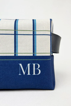 NECESSAIRE PERSONALIZADA EM TECIDO IMPERMEÁVEL ESTAMPA MASCULINA - Signora Estilo e Decor 