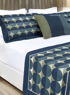 KIT CAMA COM 3 PEÇAS - 2 FRONHAS E 1 PESEIRA ESTAMPA POA EM TONS DE AZUL E VERDE - Signora | Estilo & Decor