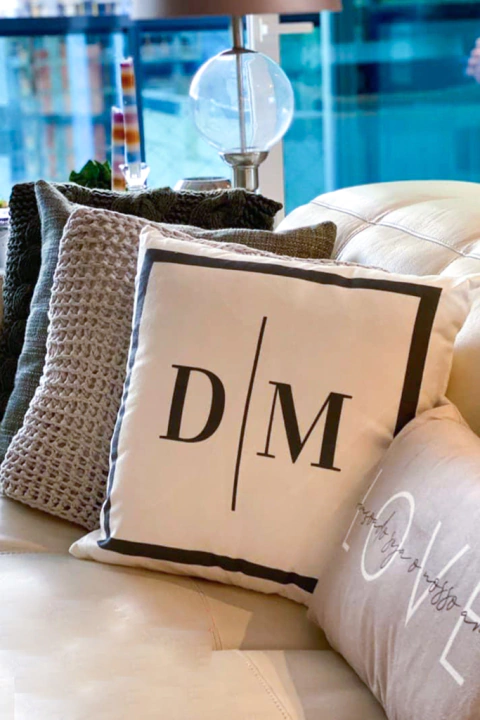 ALMOFADA EM TECIDO MACIO DE VELUDO - PERSONALIZADA COM INICIAIS - comprar online