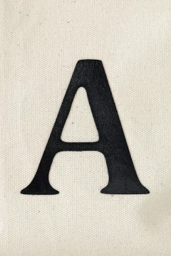 KIT DE BOLSA E NECESSAIRE EM ALGODÃO CRU PERSONALIZADO COM INICIAL