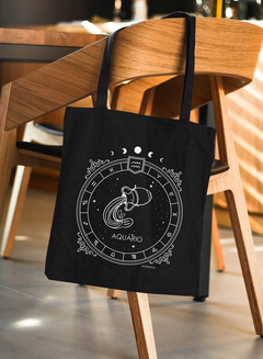 BOLSA DE OMBRO EM TECIDO ESTAMPA SIGNOS