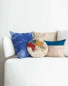 ALMOFADA EM VELUDO REDONDA ESTAMPA CONTINENTES na internet