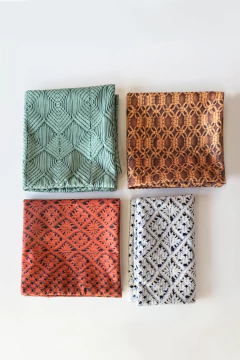 CAPA DE ALMOFADA RETANGULAR 50X30 EM VELUDO ESTAMPA CROCHÊ NATURAL na internet