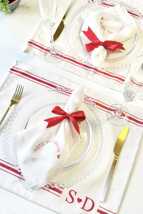 KIT JOGO AMERICANO PERSONALIZADO TECIDO LINHO RÚSTICO ESTAMPA AQUI TEM AMOR - 2 PEÇAS - comprar online