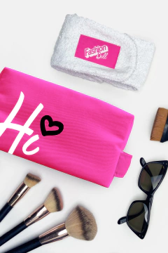 NECESSAIRE FEMININA ROSA BARBIECORE na internet