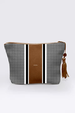 KIT LENÇO 65X65 COM NECESSAIRE FEMININA P - ESTAMPA PIED POULE CARAMELO na internet