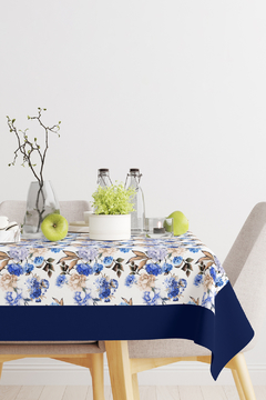 TOALHA DE MESA EM TECIDO ESTAMPADO JARDIM AZUL - comprar online