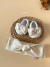 Sapatinho com Pelinho Alpargata Laço Off White para Bebê – Super Quentinho Inverno | 100% Tecido | BABYMONÍ - comprar online