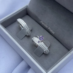 Aliança diamantada 4mm - com pedra lilas - Jhenifer Pratas