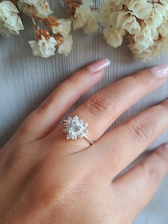 Anillo cubic Loved