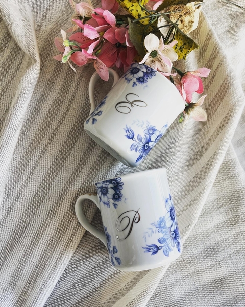 Caneca com inicial em prata