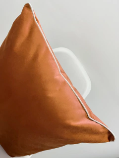 Capa Almofada Grande Veludo com Cordão Terracota - comprar online