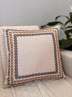 Imagem do kit 4 Capas de Almofadas Linho Broderie Flores Mostarda e Cinza