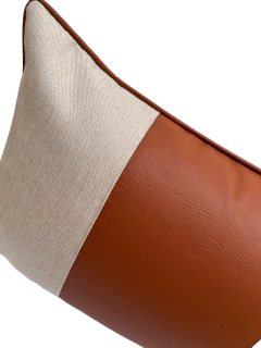 Capa de Almofada Retangular Linho e Corino Faixa Terracota - comprar online