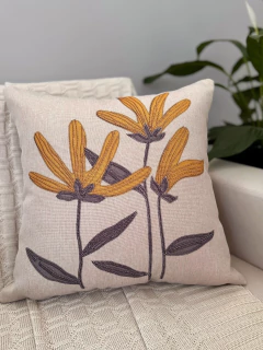 kit 4 Capas de Almofadas Linho Broderie Flores Mostarda e Cinza na internet