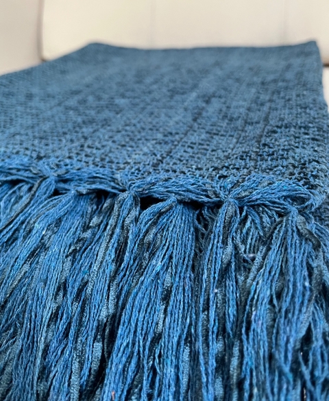 Manta em Chenille Azul Petróleo