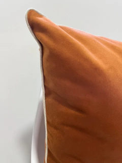 Capa Almofada Grande Veludo com Cordão Terracota na internet