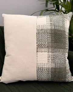 Capa de Almofada Xadrez com Recorte Verde e Off White Concept Luxo