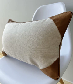 Capa de Almofada Retangular Linho e Corino Pontas Caramelo - comprar online