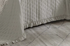 Kit Colcha Celine Casal 200 fios 3 peças com Babado Bege - Le Fran Home Decor 