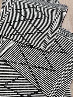Jogo de Tapetes Artesão 3 Peças em Algodão Preto e Cinza na internet