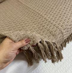 Manta em Algodão Colmeia Caramelo - Le Fran Home Decor 