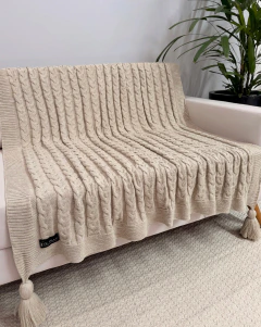 Manta em Tricot Siena Bege Areia com Tassel 1.70x1.30