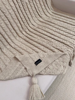Manta em Tricot Siena Bege Areia com Tassel 1.70x1.30 - comprar online
