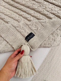 Manta em Tricot Siena Bege Areia com Tassel 1.70x1.30 - Le Fran Home Decor 