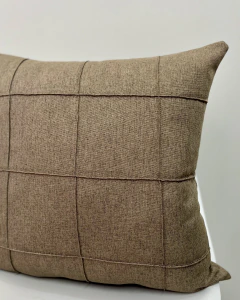 Capa Almofada Linho Grid Drapeada Marrom Taupe Grande 50x50 na internet