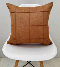 Capa de Almofada Drapeada Grid em Linho Caramelo - comprar online