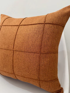 Capa de Almofada Drapeada Grid em Linho Caramelo na internet