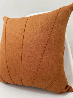 Capa de Almofada Drapeada Leque em Linho Caramelo na internet