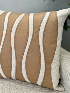 Capa de Almofada Concept Linho com Aplicação em Corino Caramelo 50x50 - comprar online