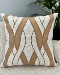 Capa de Almofada Concept Elos Linho com Aplicação em Corino Caramelo 50x50