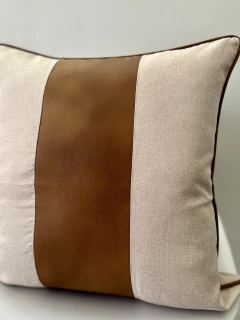 Capa de Almofada Linho e Corino Faixa Caramelo 50x50 - comprar online