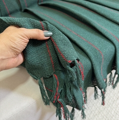 Manta Decorativa de Algodão Verde com listras em chenille Vermelha - comprar online