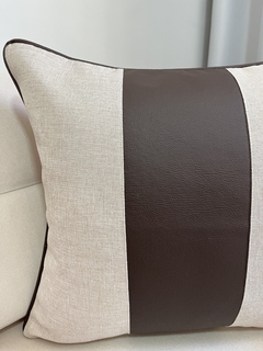 Capa de Almofada Linho e Corino Faixa Marrom - comprar online
