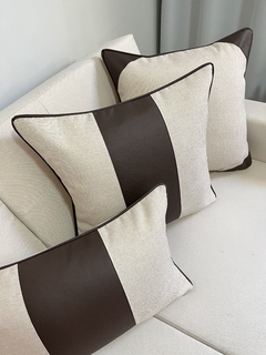 Capa de Almofada Linho e Corino Faixa Marrom - Le Fran Home Decor 