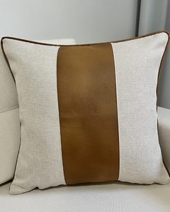 Capa de Almofada Linho e Corino Faixa Caramelo