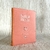 Portada de la Biblia con letra gigante de color rosa, con el título "Santa Biblia" en la parte frontal.
