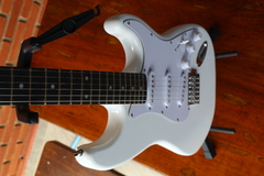 Guitarra Elétrica Stratocaster Olympic White Replica Chinesa - comprar online