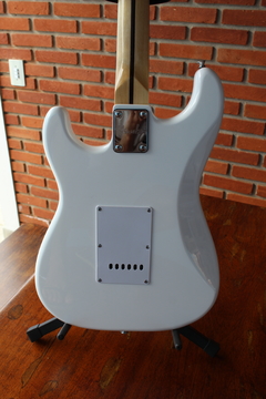 Imagem do Guitarra Elétrica Stratocaster Olympic White Replica Chinesa