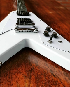Guitarra Elétrica Flying V Custom Shop Alpine White Replica Chinesa