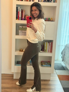 Calça Boot Cut Militar Lez a Lez na internet