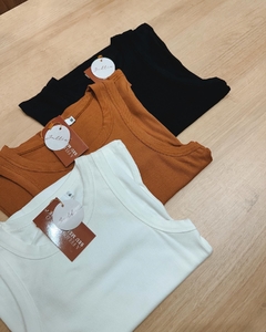 Blusa regata off white na internet