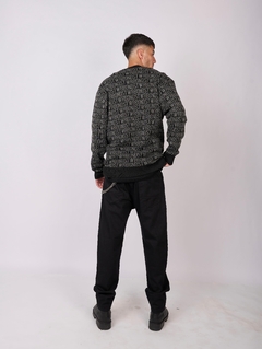 Sweater monograma negro en internet