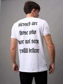 Remera Believe Blanca